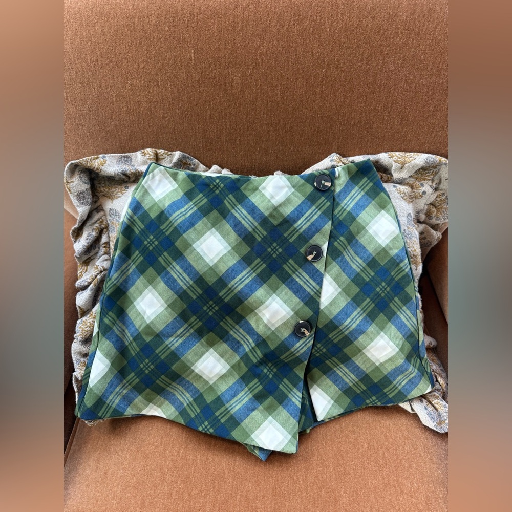 WE WORE WHAT Green Plaid Button Skirt with shorts in back